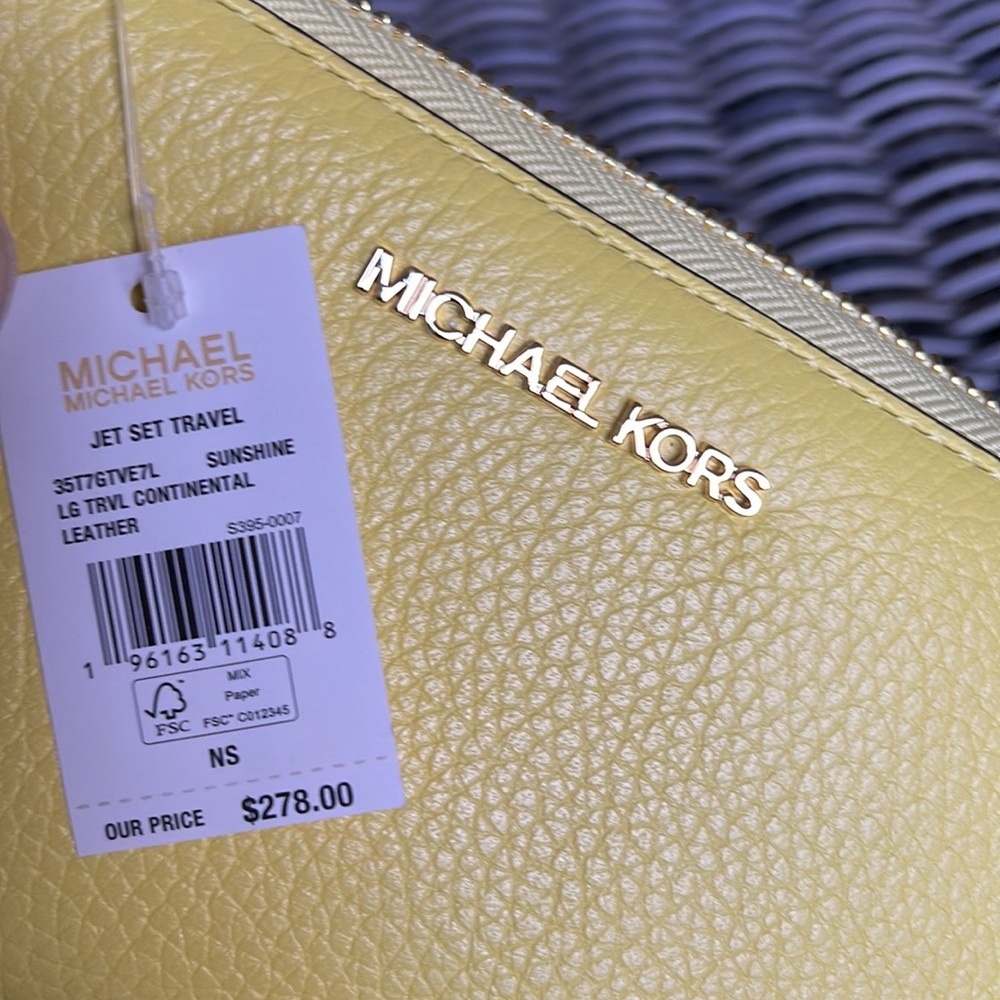 Michael Kors Jet Set Travel Large Travel CONTINENTAL 
Sunshine - Picture 7 of 16
